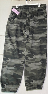 lot 359 image: New Wild Fable Green Camo Sweat Pants #8R496, Large - As Shown