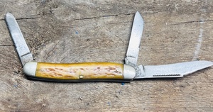 lot 18 image: 1945-1953 Three (3) Blade&nbspPal Cutlery co. Pocket Knife - &nbspMade in the USA