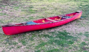 lot 26 image: Vintage Sawyer Canoe Company Yankee Rebel 16 Canoe