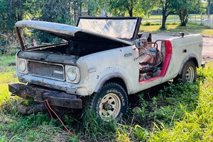 lot 46 image: 1960s - 1970s 4x4 International Scout 800 W304ci Engine - SEE DESCRIPTION
