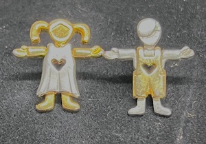 lot 74 image: Boy &amp Girl Heart Hug Collectible TieLapel Pins
