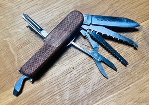 lot 113 image: Walnut Wood WINCHESTER Pocket Knife W Multi-Tool Blades