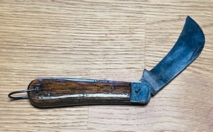 lot 116 image: Vintage Rocco Hawkbill Folding Knife USA