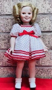 lot 54 image: Vintage 1986 Danbury Mint Shirley Temple Doll Silver Screen Series Stand Up &amp Cheer