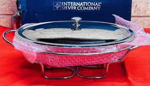 lot 107 image: New 17 x 10 International Silver Company&nbspModernist 3.5 Quart Oval Food Warmer