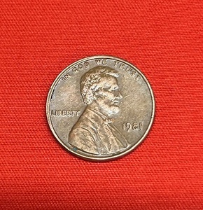 lot 33 image: RARE Error - 1981 Penny Struck Off Center