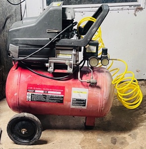lot 10 image: Central Pneumatic 4HP 10 Gallon 115 PSI Portable Air Compressor&nbsp