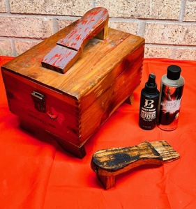 lot 90 image: Vintage Wooden Shoeshine Box &amp Assessories&nbsp - Compliments of Chem-Drill Mud