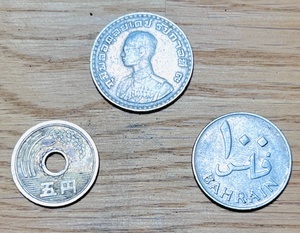 lot 253 image: Thailand 1 Baht m, Japanese 5 Yen, &amp 1965 100 Fils Bahrain Coins - Unsearched for Errors