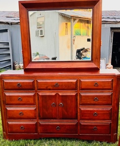 lot 170 image: Thomasville&nbsp Dresser &amp Mirror - A Matching Set With Lots171-173