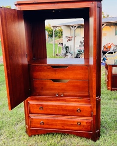 lot 172 image: Thomasville&nbspARMOIRE - Part of Bedroom Suit in 170-173