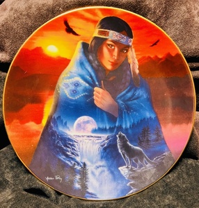 lot 217 image: HAMILTON COLLECTION VISIONS IN A FULL MOON CLOAK OF VISIONS&nbspCOLLECTOR PLATE