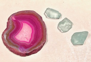 lot 174 image: Unique Geode &amp Three (3) Crystals