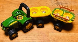 lot 295 image: Tony John Deere Tractor &amp Produce and Hay Trailers W Interactive Farmer &amp Animal Sound Buttons