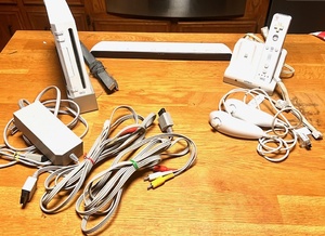 lot 110 image: Wii Gaming System Model RVL-001(USA) WAssessories