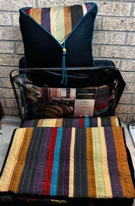 lot 178 image: Madison Park 6 Piece King-Size Coverlet Set  1 Coverlet, 2 Shams, &amp 3 Decorative Pillows