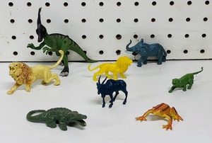 lot 296 image: Lot of Eight (8) Vintage Plastic Animals