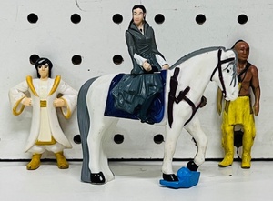 lot 298 image: Lord of the Rings, Aladdin,&amp Indian in the Cuppard Figures