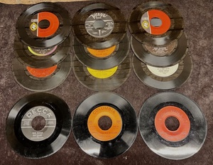 lot 267 image: Twelve (12) 1950s-60s 45 rpm Records in Sleeve - Including Bing Crosby, Jimmy Dean, &amp Johnny Cash