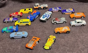 lot 293 image: Seventeen (17) 1989-up Hot Wheels