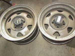 lot 7 image: Jeep  Rims qty 2 ( rim only )