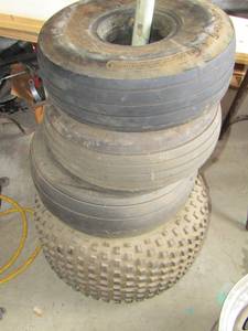 lot 29 image: Random used air craft tires, sizes not visible