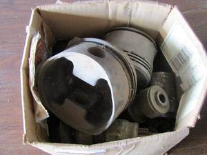 lot 34 image: Small box of used  rebuilt Pistons