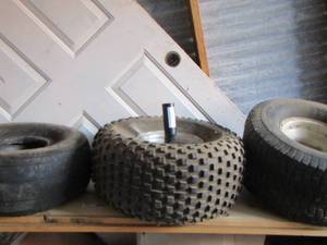 lot 39 image: Various used air plane tires, goods year brand qty 4