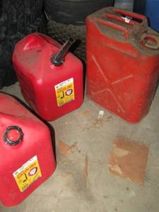 lot 41 image: 5 gallon gas cans 2 are plastic1 is metal qty 3- all have unknown brand fuel