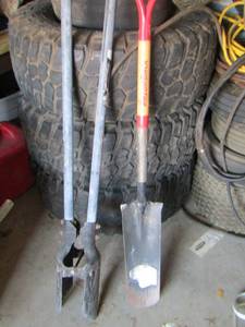lot 47 image: Razor back shovel , post hole digger