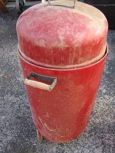 lot 54 image: Red used charbroil smoker, lots of life left in it