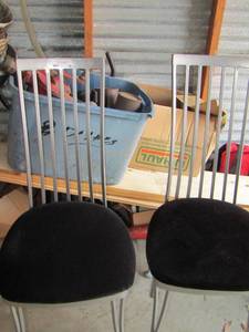 lot 18 image: 2 CHAIRS  METAL FRAME, PADDED SEAT