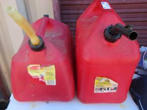 lot 92 image: 5 gallon gas cans qty 2