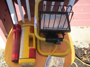 lot 112 image: yellow work shop light, red flash light, safety light