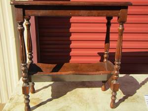 lot 122 image: Book table  242211