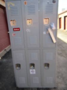 lot 17 image: Set of 6 school lockers attached  size 723615