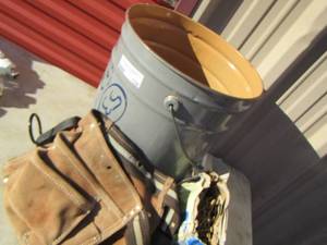 lot 139 image: Tool waist caddy, large nuts and bolts- screws