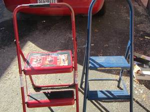 lot 164 image: Werner 2 step - step ladder, 2 step blue step ladder qty 2