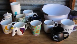 lot 180 image: kitchen lot cups-bowls-1 mixing bowl