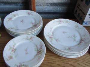 lot 202 image: LIMOGE - Theodore HAVILAND dishes, DINNER PLATES,  SALAD PLATES, CUPS, SAUCERS, BONE PLATES  APPROX 34 PIECES  X $$