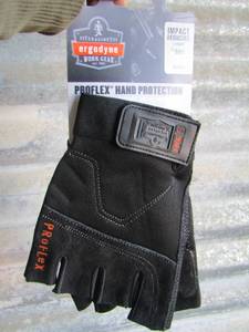 lot 221 image: body guard safety gloves all new size small, ERGODYNE  PROFLEX 12 FINGER GLOVES  #901  SIZE MED