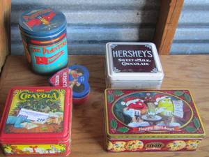 lot 219 image: 5 vintage TIN Cans with lids