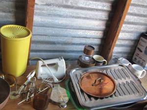 lot 224 image: kitchen lot, mixer, coffee cups, wooden bowl and more