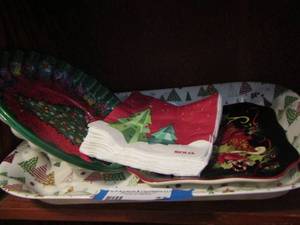 lot 27 image: Plastic Christmas platters, plates, napkins