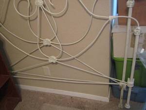lot 30 image: WHITE IRON HEAD BOARD & FOOT BOARD