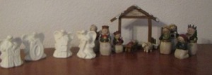 lot 38 image: Set of 4 angels that spell out NOEL- Christmas scenery