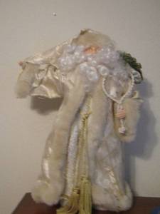 lot 43 image: 18 Santa dcor