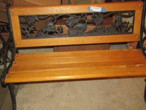 lot 5 image: Small Childrens Wooden Bench 193316