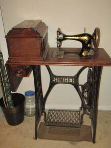 lot 46 image: vintage singer sewing machine in great condition #j1543-b-1904