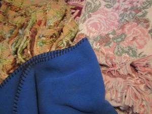 lot 78 image: throw blankets